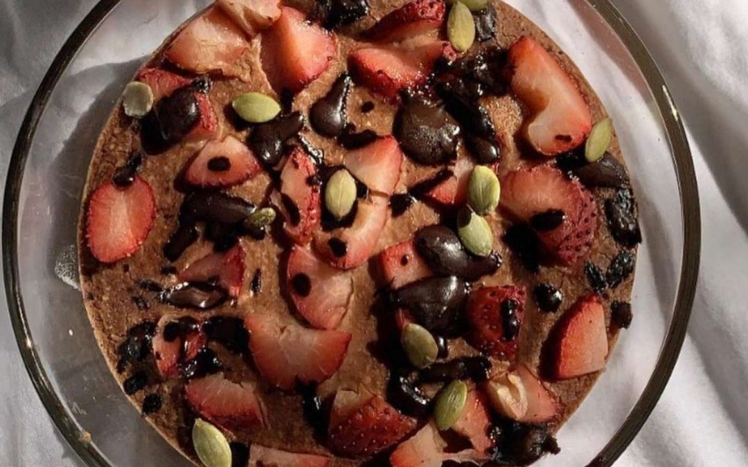 Baked Oats with Chocolate and Strawberry
