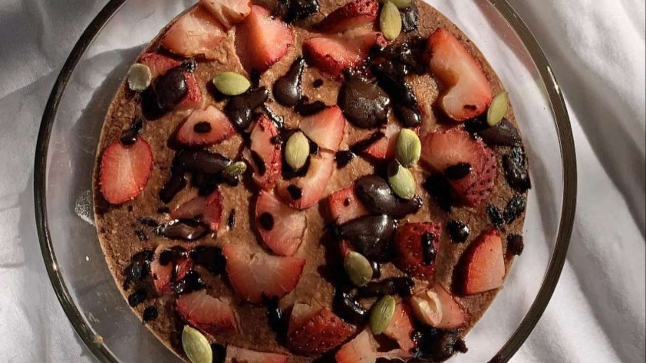 Baked Oats with Chocolate and Strawberry
