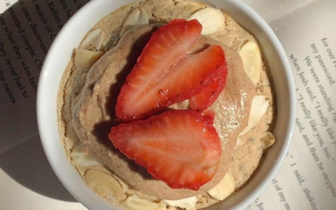 Baked Oats Almond Strawberry: Vegan Breakfast
